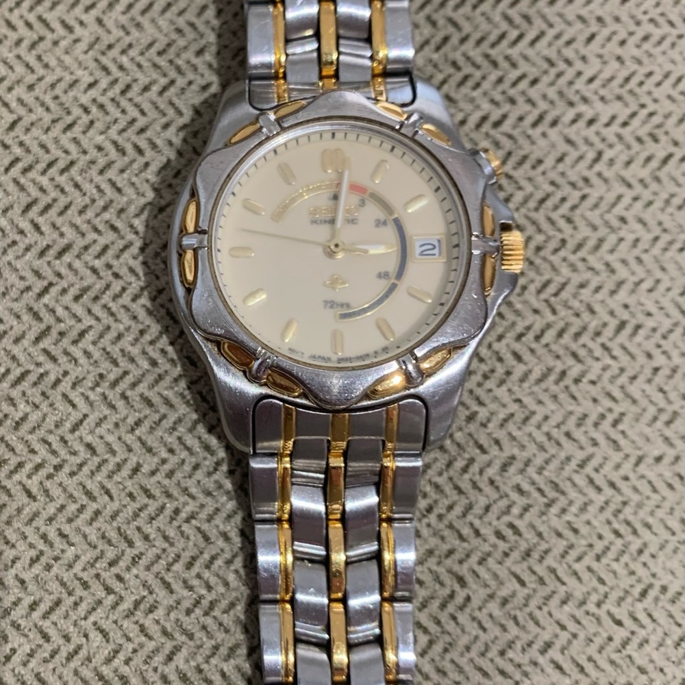 Vintage Women’s Seiko Kinetic 72 hr Two Tone Stainless Steel Band.